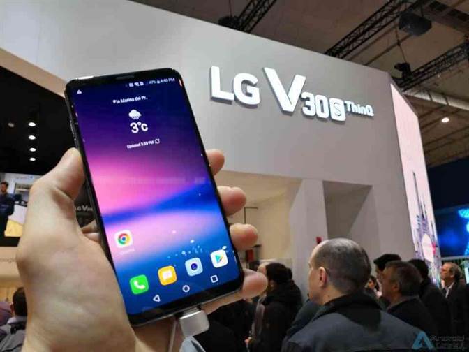 Hands On LG V30S ThinQ - MWC 2018 14
