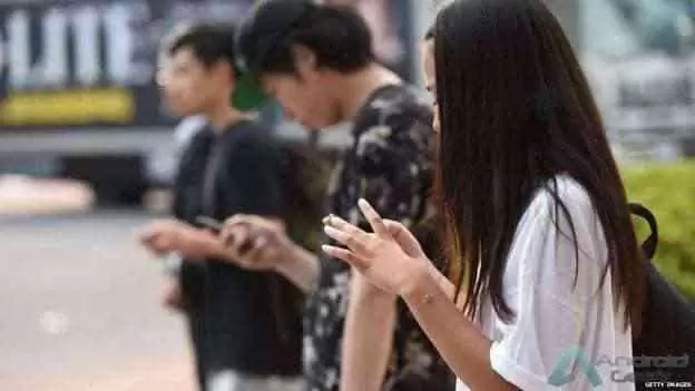 Smartphones Huawei monitorizam alunos chineses 10
