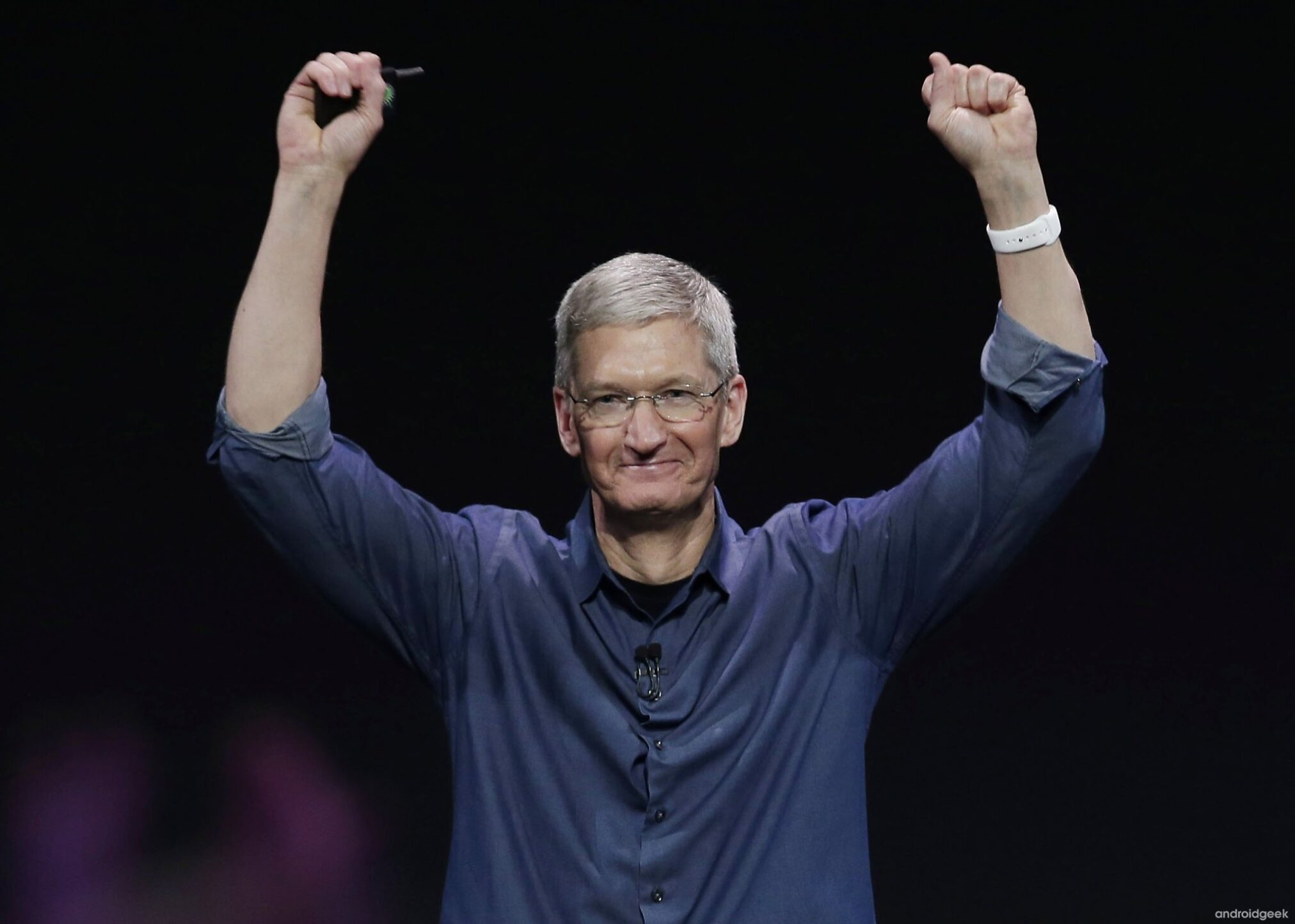 Tim Cook ganhou em 2021 quase tanto como Cristiano Ronaldo. E sem marcar golos 11