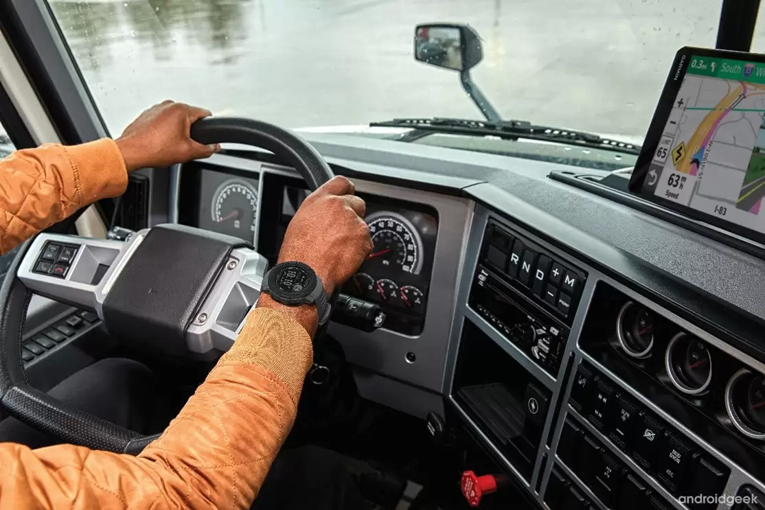 Garmin apresenta smartwatch Instinct 2 dēzl para quem passa a vida na estrada 4