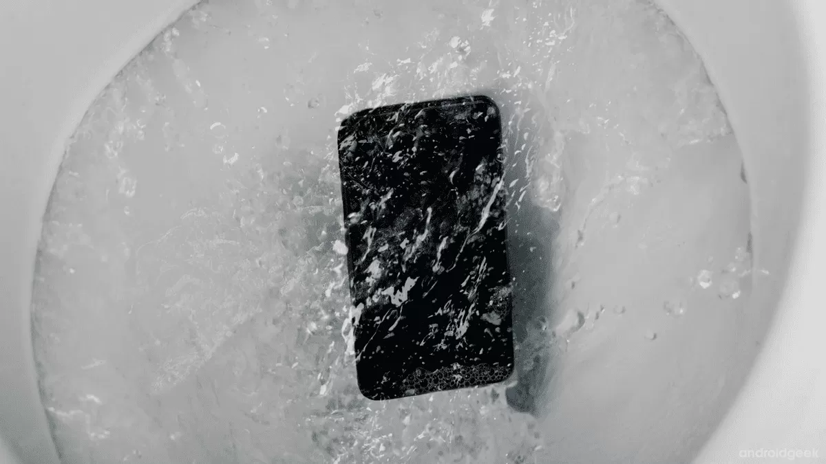 Como salvar um telefone que caiu na sanita? 4