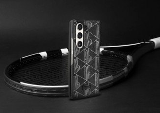 Samsung e Lacoste unem-se para criar acessórios exclusivos para Galaxy Z Fold5 e Flip5 2 Samsung Galaxy Z Fold5 numa capa Lacoste