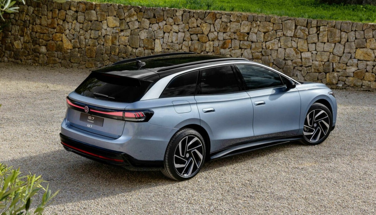 Volkswagen ID.7 Tourer goes on sale at lower price than the ID.7 sedan