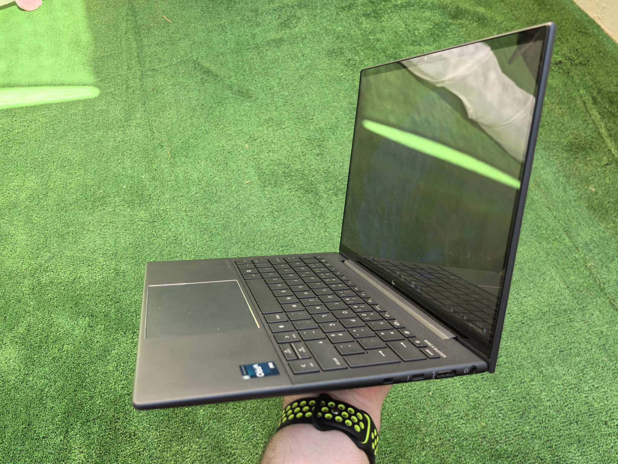 Análise Portátil HP Dragonfly G4 - Desempenho, Portabilidade e Elegância 23