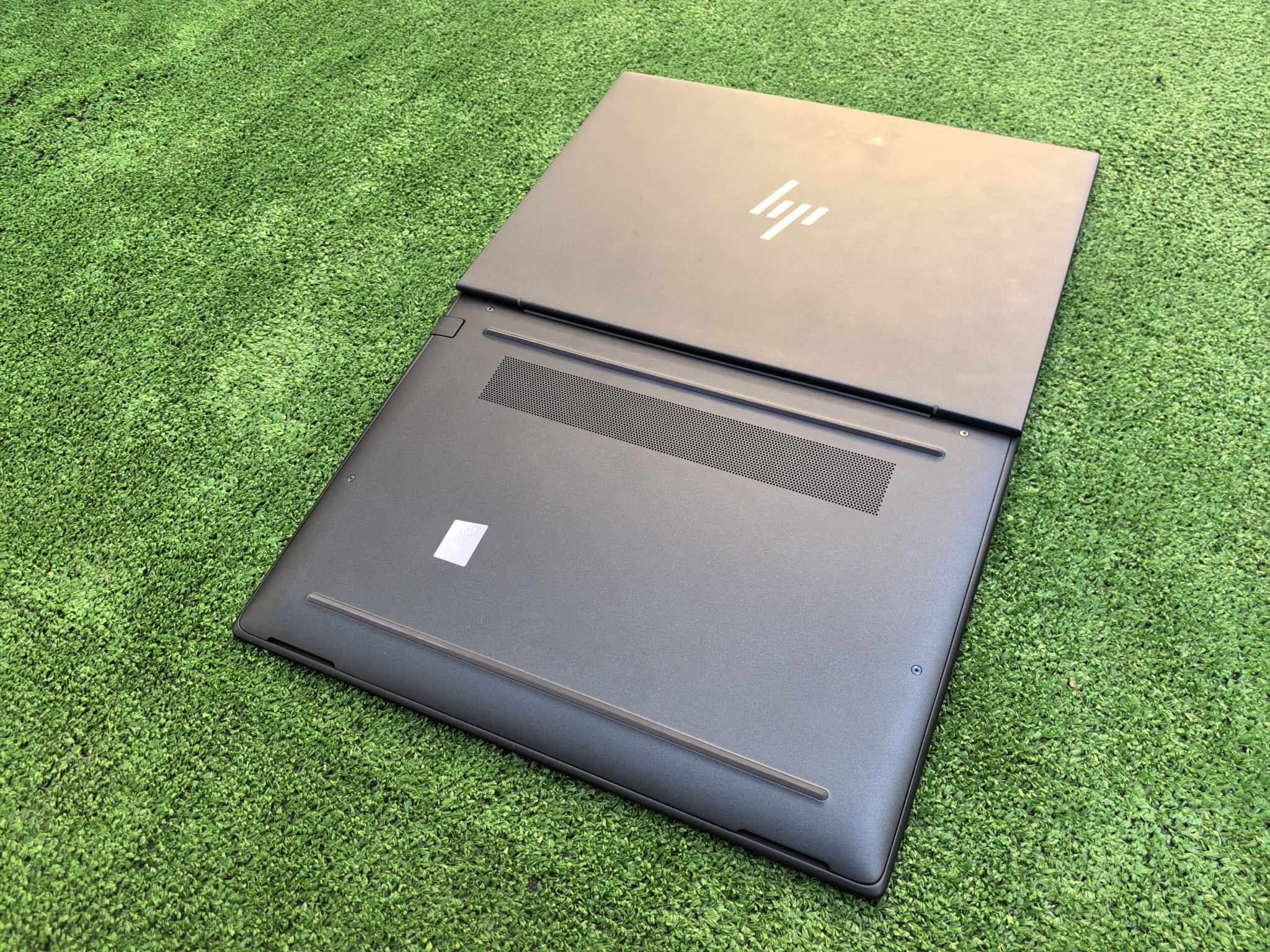 Análise Portátil HP Dragonfly G4 - Desempenho, Portabilidade e Elegância 24
