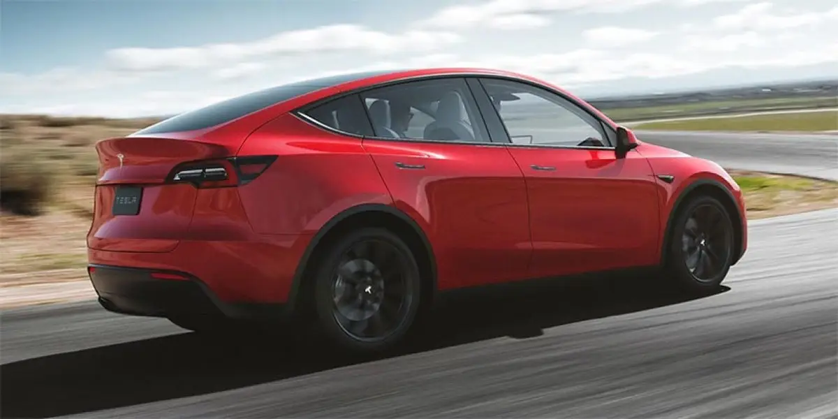 Musk confirma que o Tesla Model Y não terá grande renovação este ano