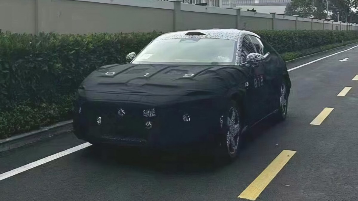Spy images reveal Xiaomi MX11 Coupe SUV