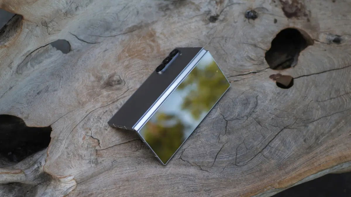 El diseño al completo del nuevo Samsung Galaxy Z Fold6 en color plata / Fotografía: Christian Collado