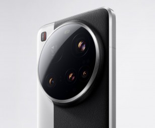 Xiaomi 15 Ultra em Silver Chrome