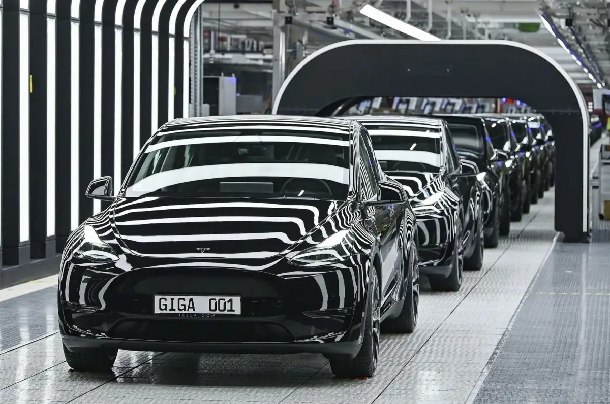 Vendas europeias da Tesla caem em meio à transição do Model Y e controvérsia política