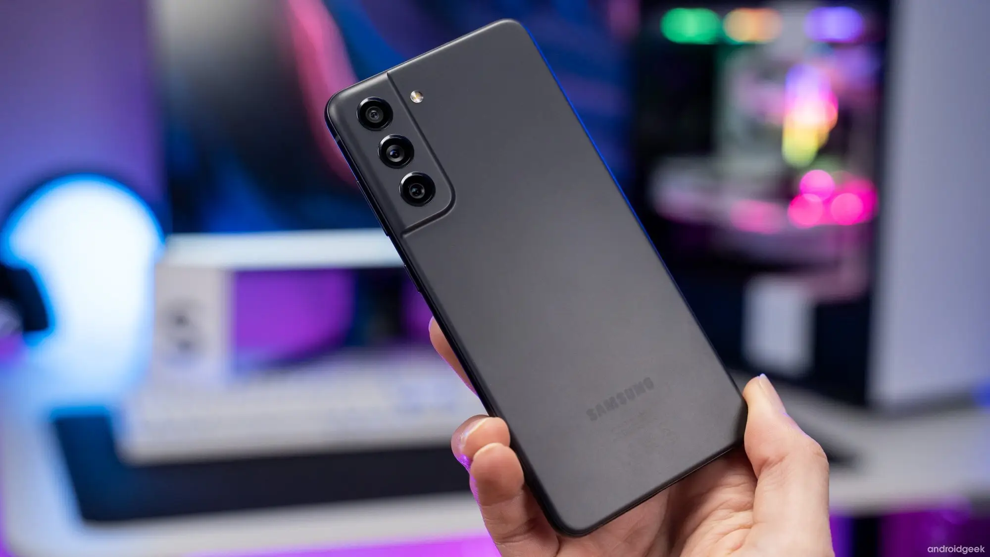 Samsung Galaxy S21 FE recebe atualização de segurança de fevereiro de 2025 1