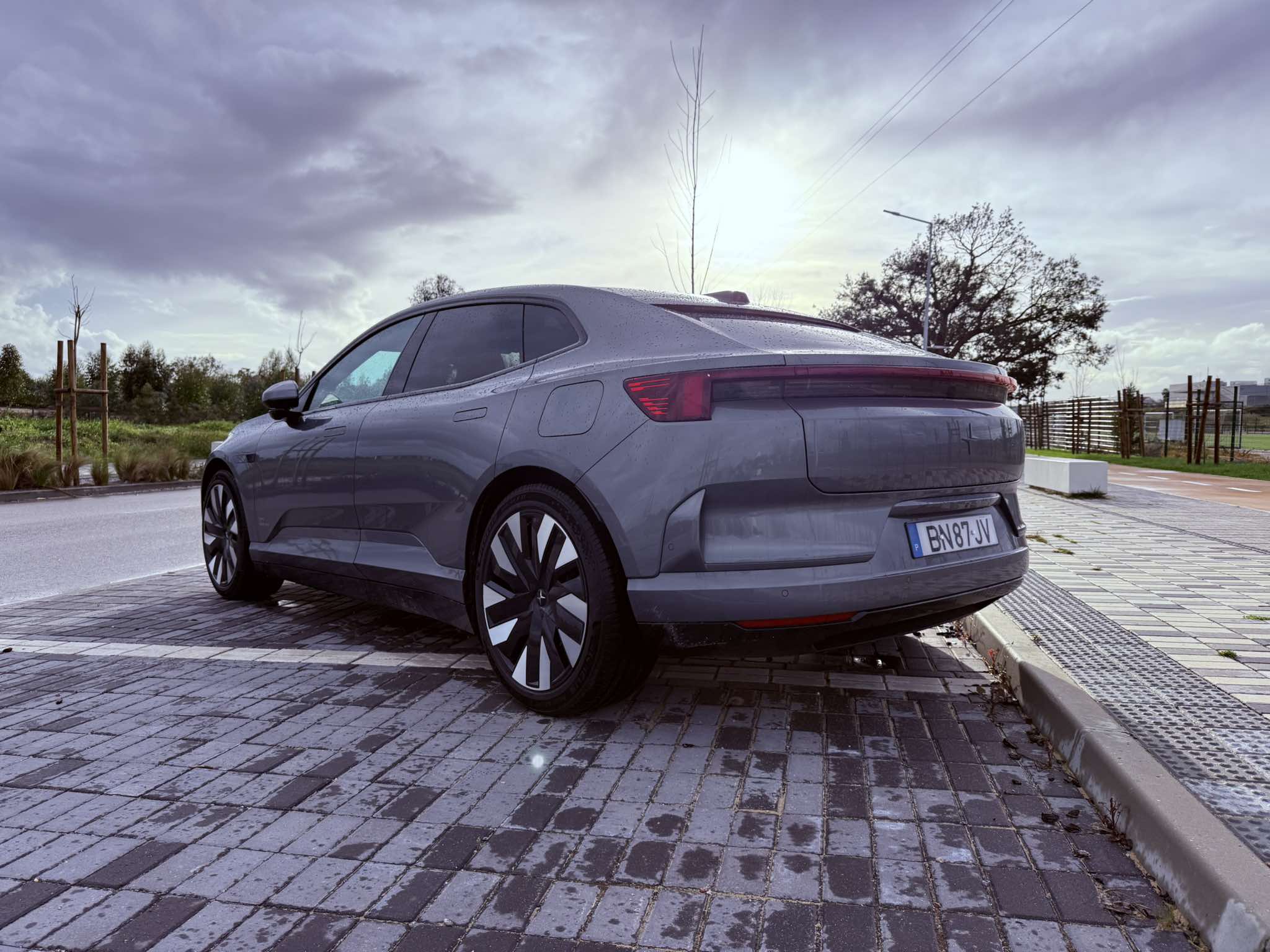 Ensaio: Polestar 4 Single Motor vs. Dual Motor Performance 19