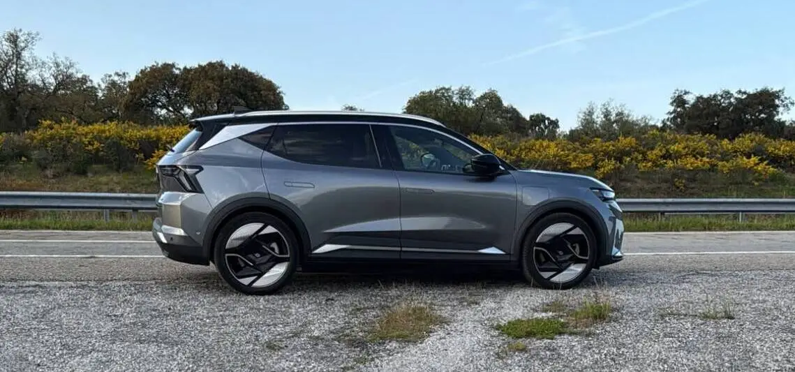 Renault Scenic E-Tech Elétrico 220cv: Ainda o Melhor SUV Familiar Elétrico? 26