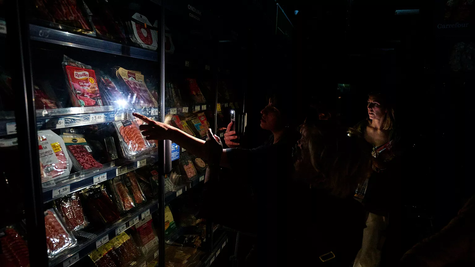 40 Dias na Escuridão: O Que Acontece à Tecnologia e Sociedade num Blackout Total?