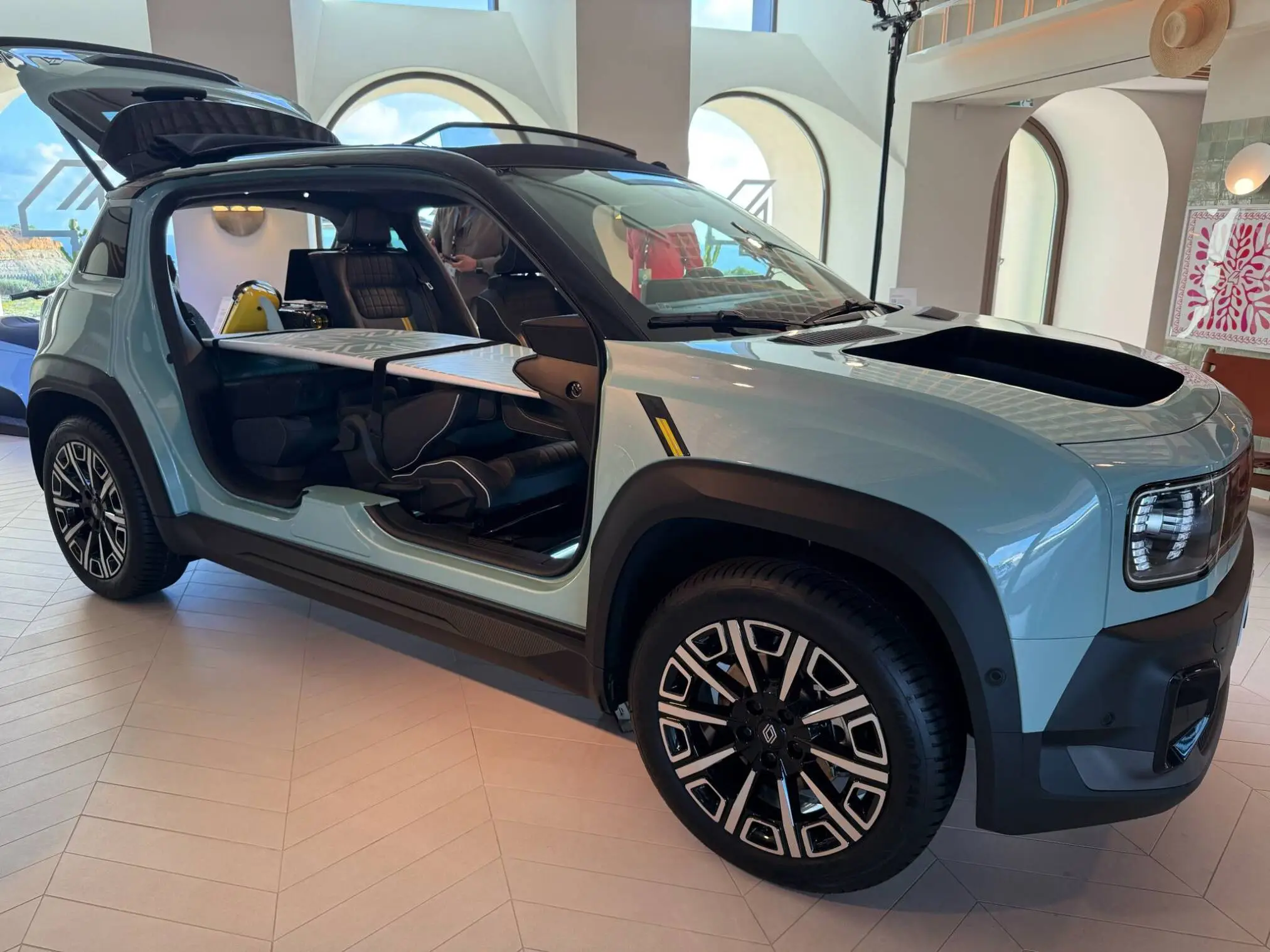 Renault 4 E-Tech: Primeiras Impressões de um Ícone Reinventado 19