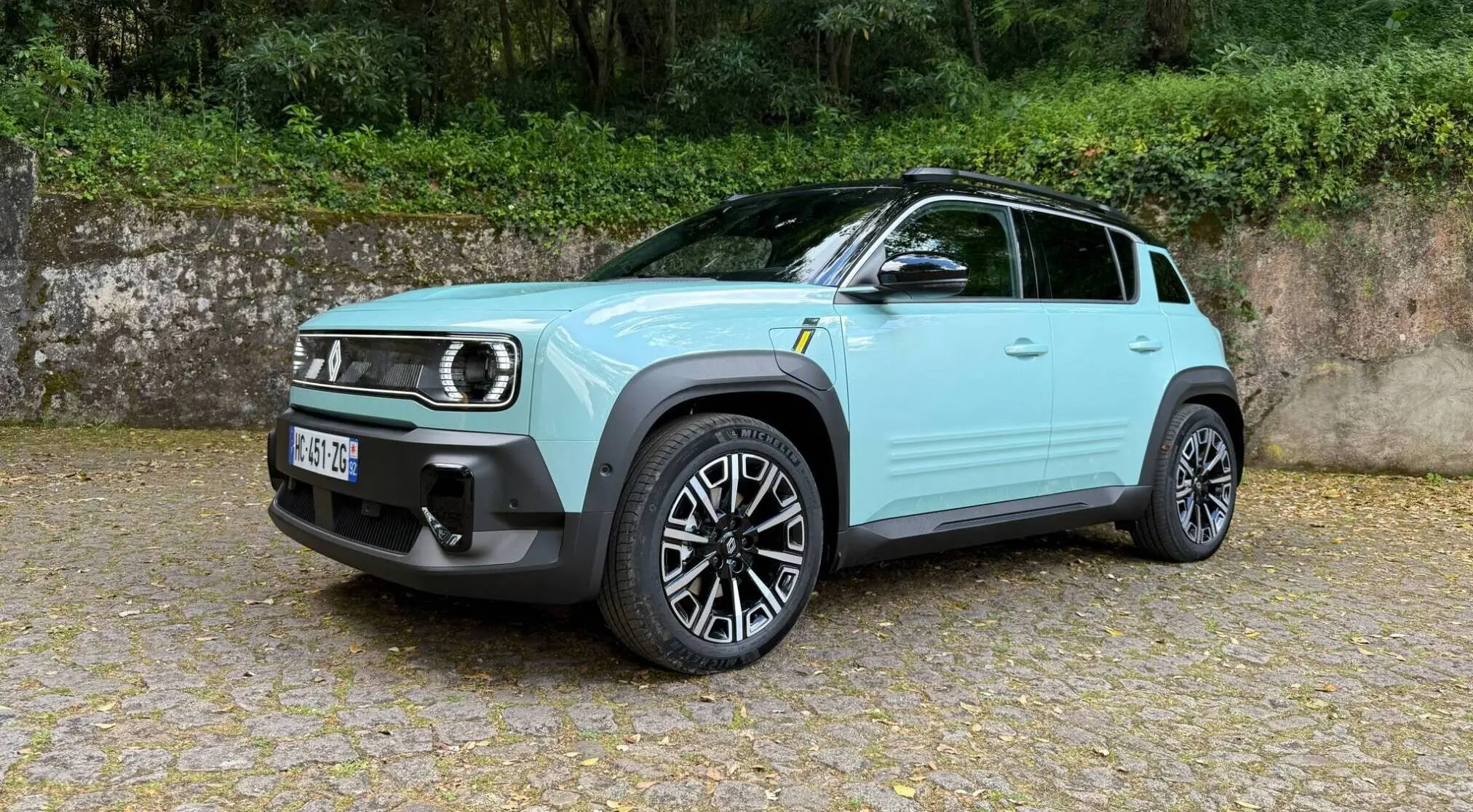 Renault 4 E-Tech: Primeiras Impressões de um Ícone Reinventado 22