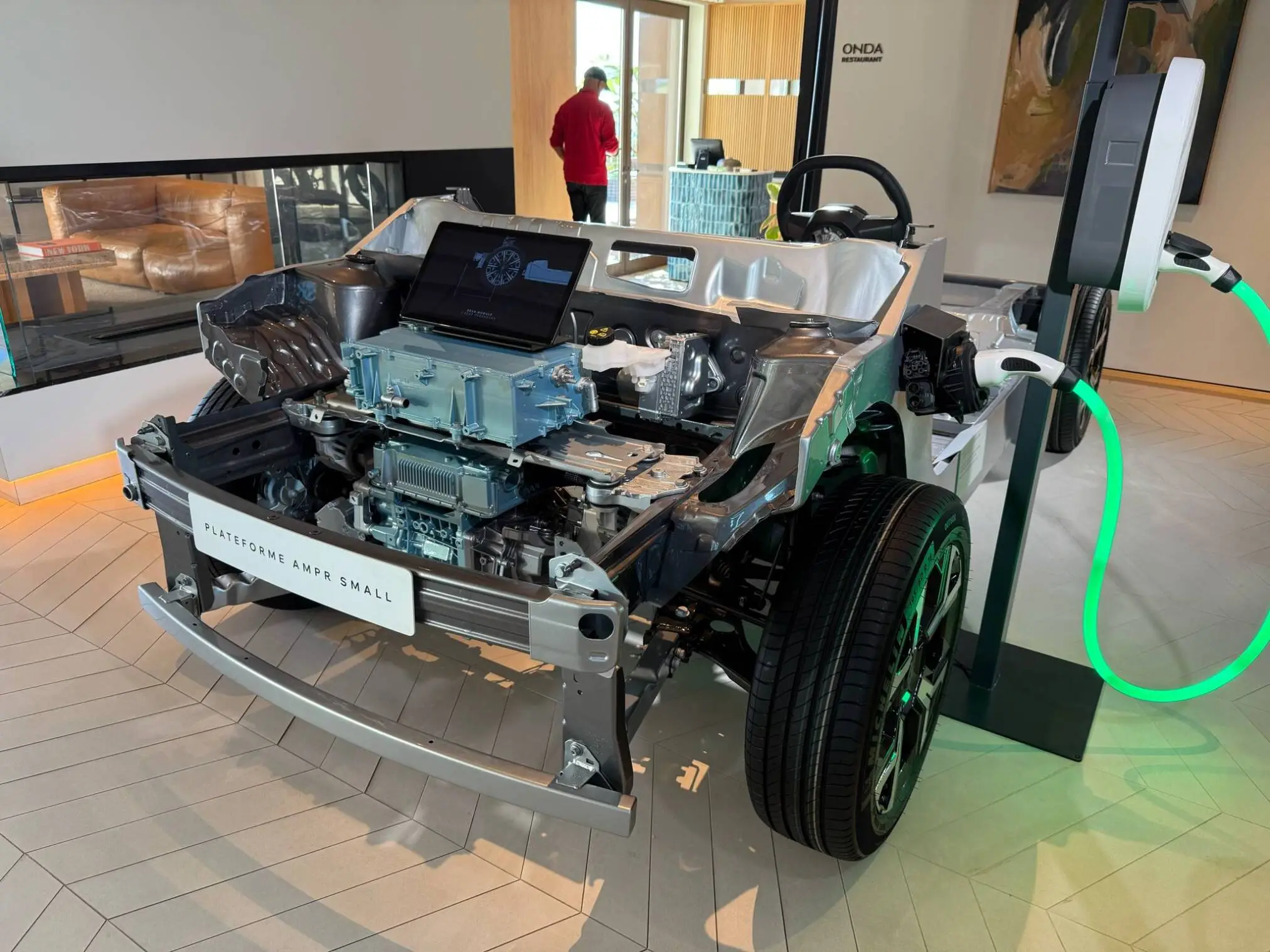 Renault 4 E-Tech: Primeiras Impressões de um Ícone Reinventado 13