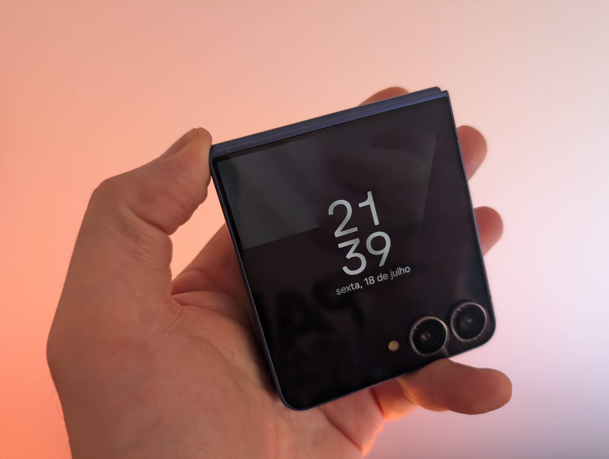 Análise Samsung Galaxy Z Flip 7: Beleza dobrável com evolução discreta, mas consistente 15 analise samsung galaxy z flip 7 beleza dobravel com evolucao discreta mas consistente androidgeek 23