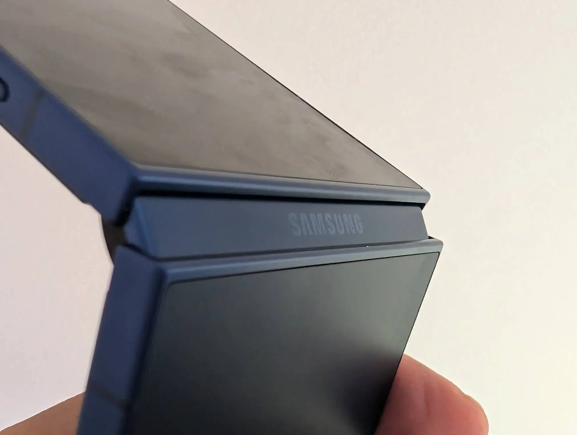 Análise Samsung Galaxy Z Flip 7: Beleza dobrável com evolução discreta, mas consistente 5 analise samsung galaxy z flip 7 beleza dobravel com evolucao discreta mas consistente androidgeek 9