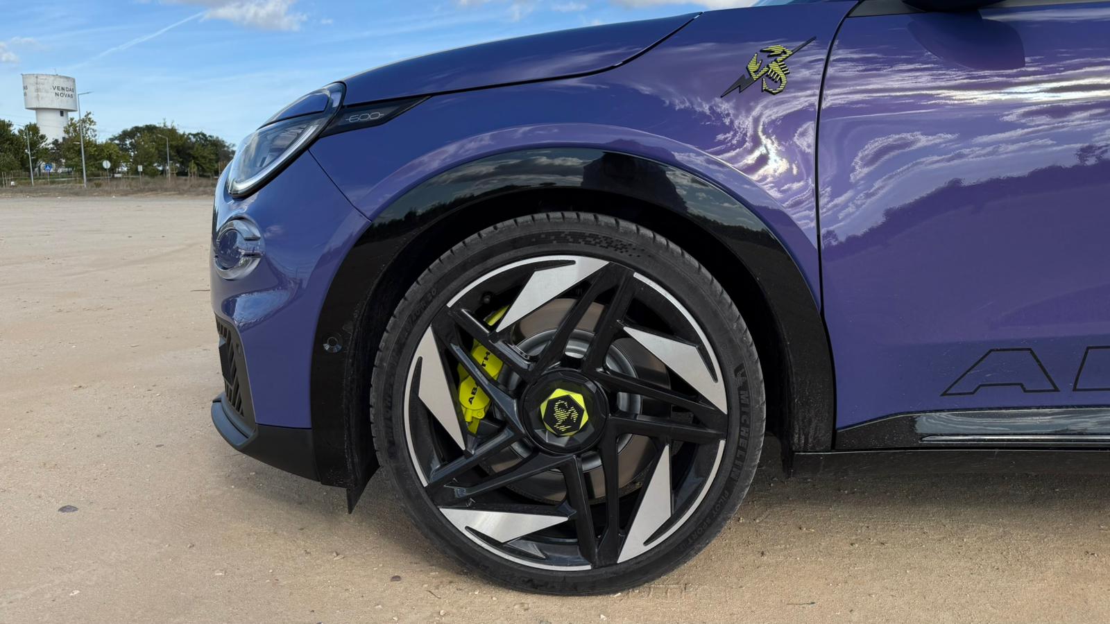 ensaio abarth 600e scorpionissima o escorpiao eletrico picou me androidgeek 11