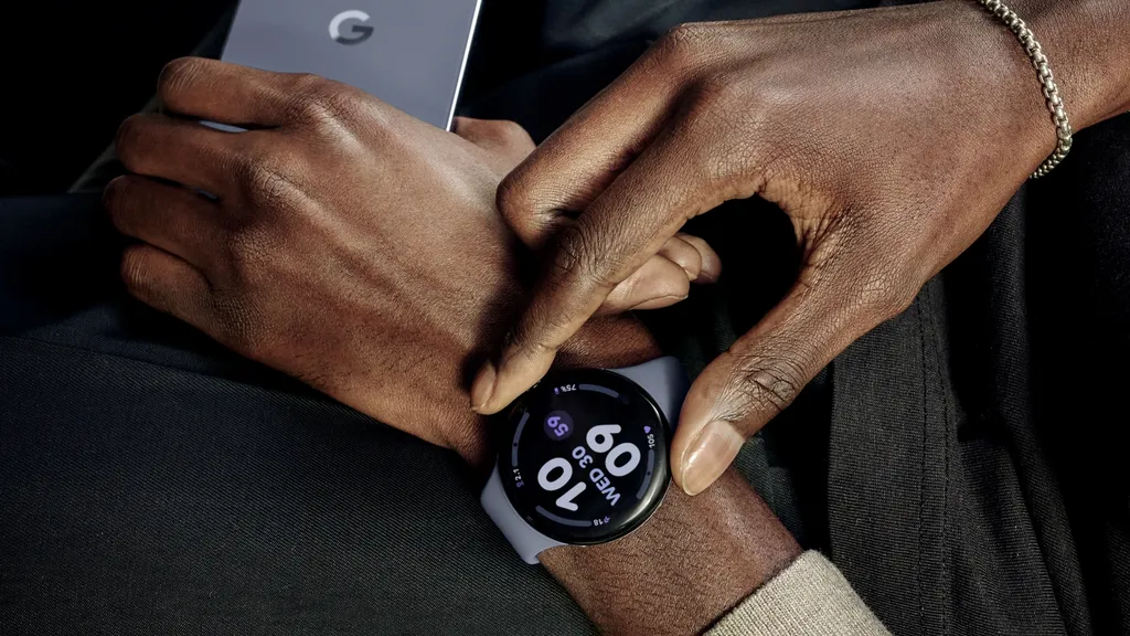 Imagem do smartwatch Google abandonando a app relógio