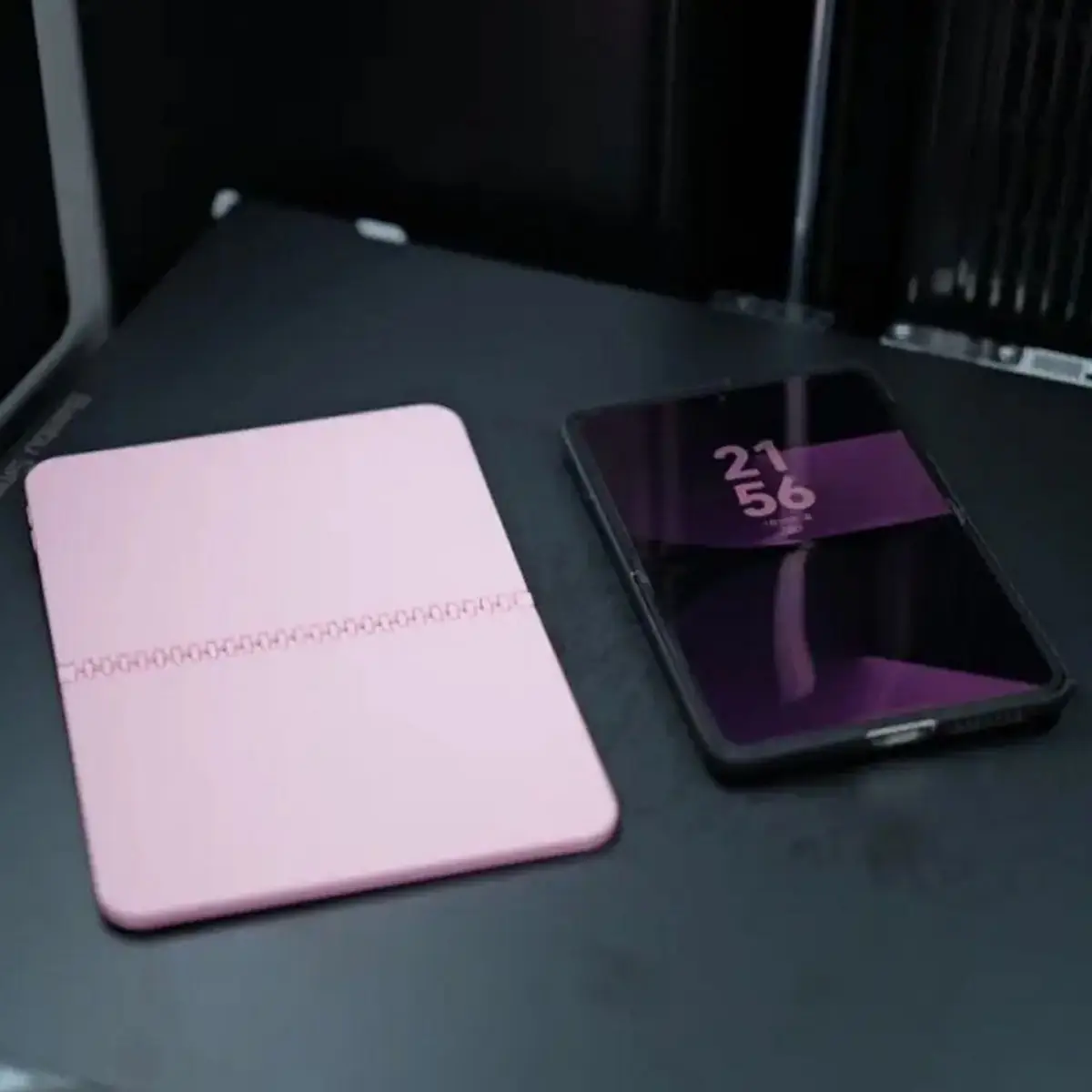 iphone fold o design unico da apple que desafia a samsung e a huawei androidgeek 1