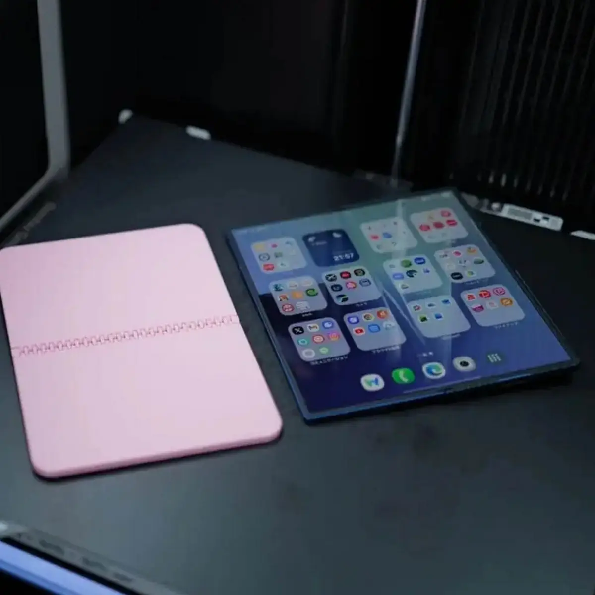 iphone fold o design unico da apple que desafia a samsung e a huawei androidgeek 2