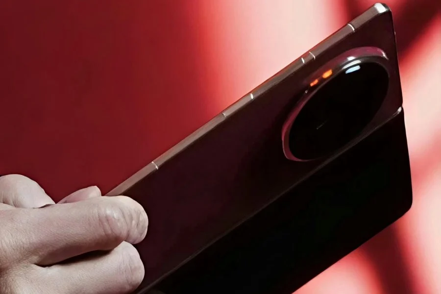 Honor Magic V6: Imagens reais confirmam design premium e cor de destaque 4 honor magic v6 imagens reais confirmam design premium e cor de destaque androidgeek
