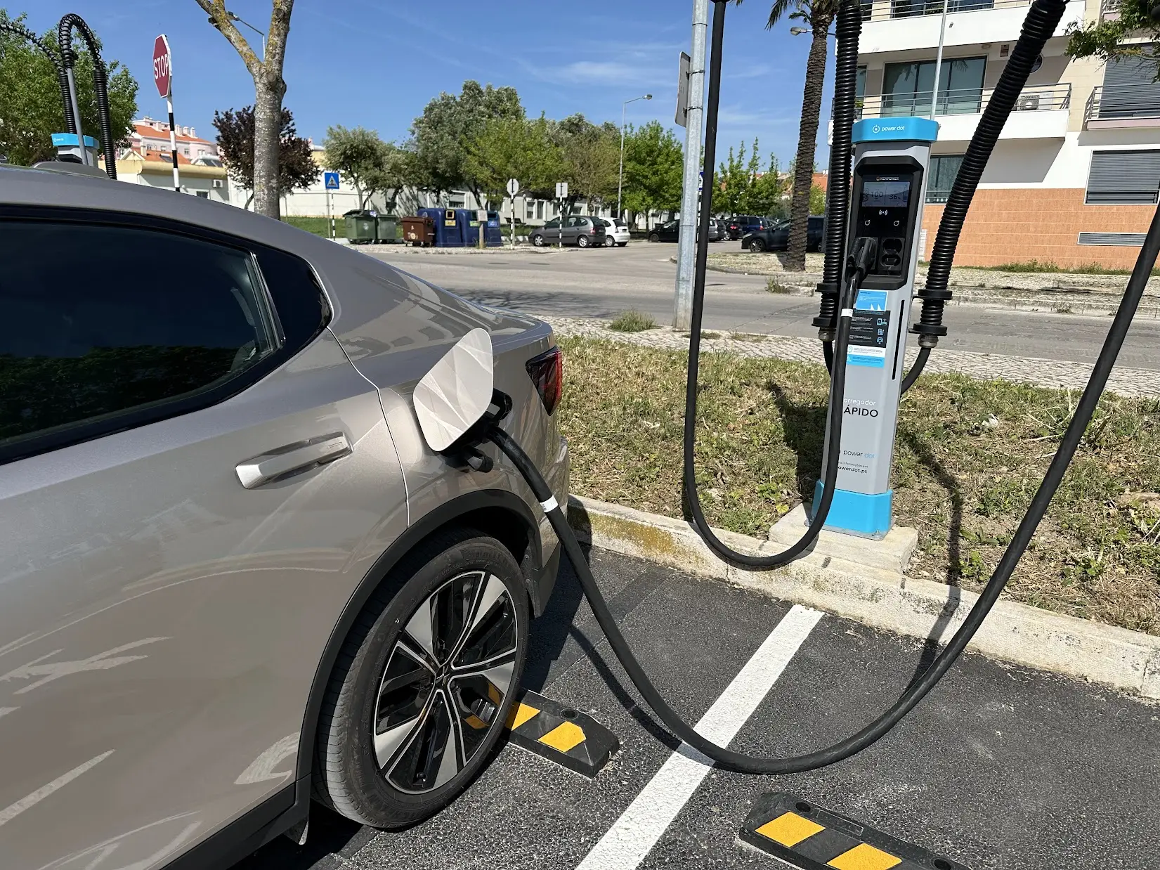 Mobilidade Elétrica em Portugal: Recordes e os Desafios da Rede em 2026