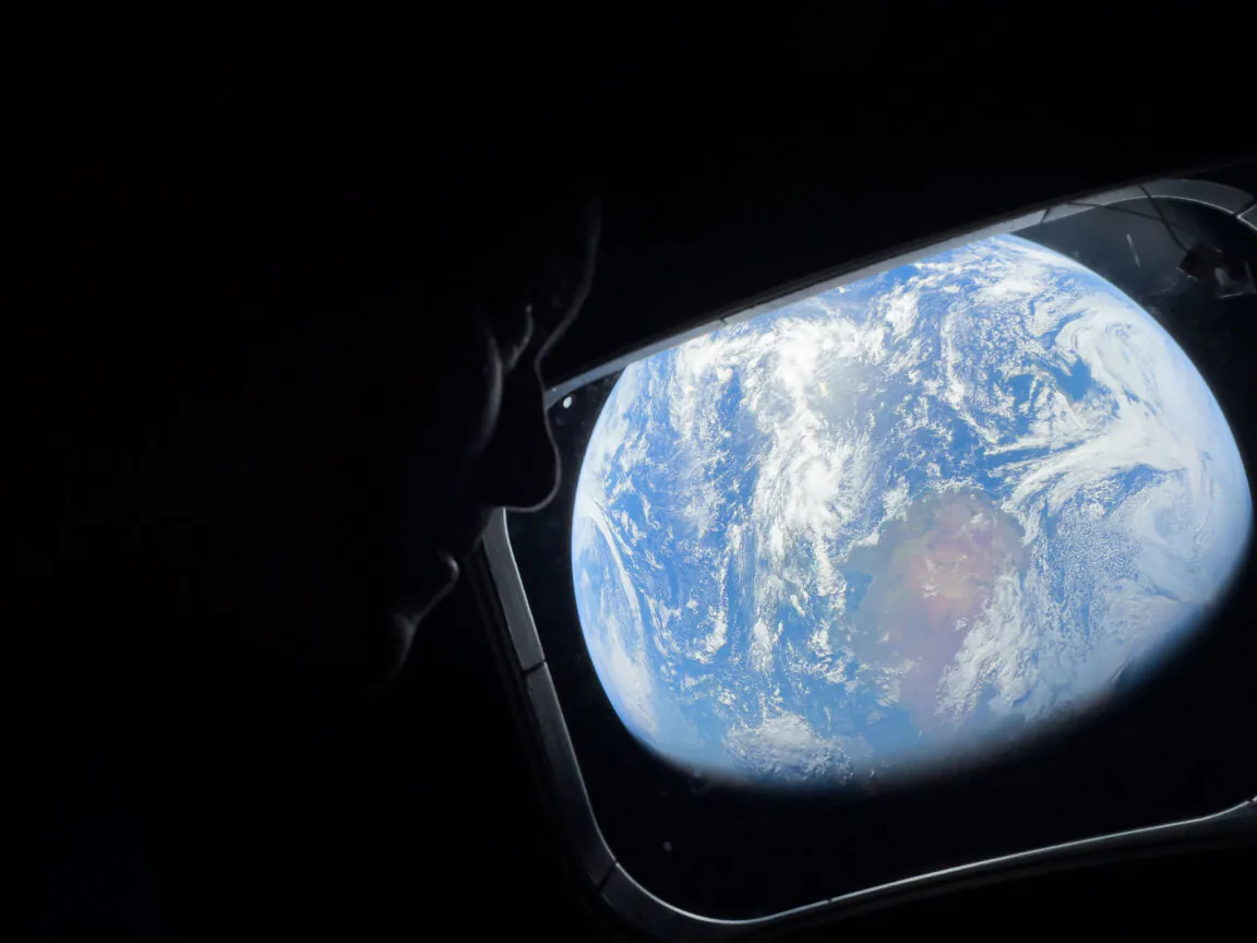 nasa usa iphone 17 pro max para selfies no espaco e a apple ganha publicidade gratis androidgeek