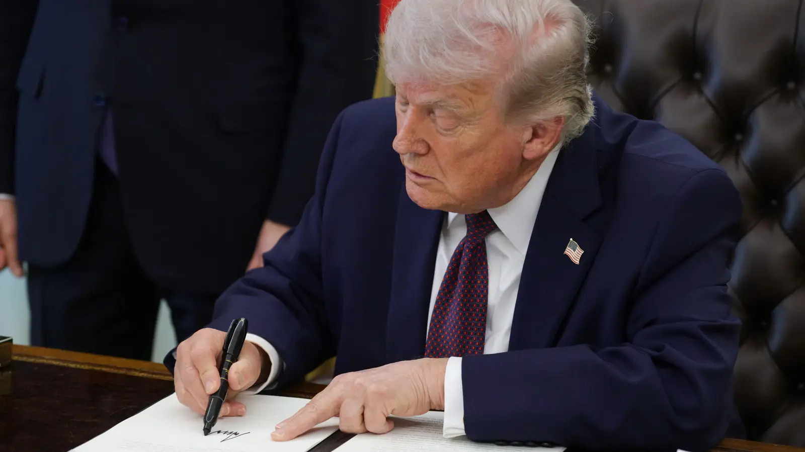 Regulação voluntária da IA: o que muda com a decisão de Trump