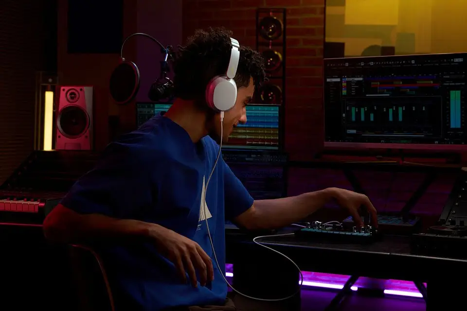Xiaomi lança REDMI Headphones Neo em Portugal por 64,99 euros