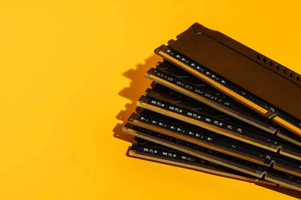 Preços da DDR4 disparam 50% e a pressão da IA já chegou aos PCs antigos