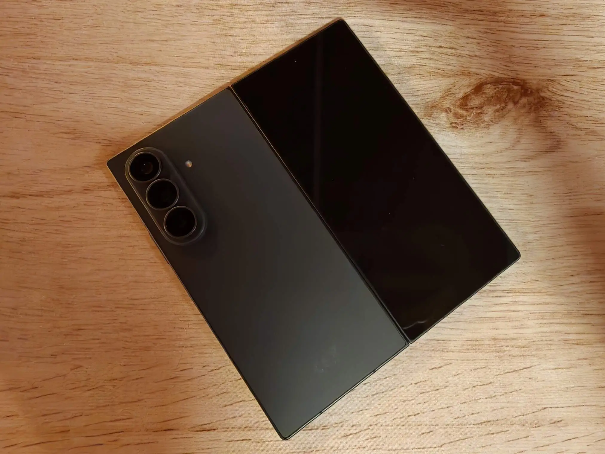 Análise Samsung Galaxy Z Fold 8 Ultra: o dobrável que quer substituir o teu smartphone e tablet - QTU Questões do Universo