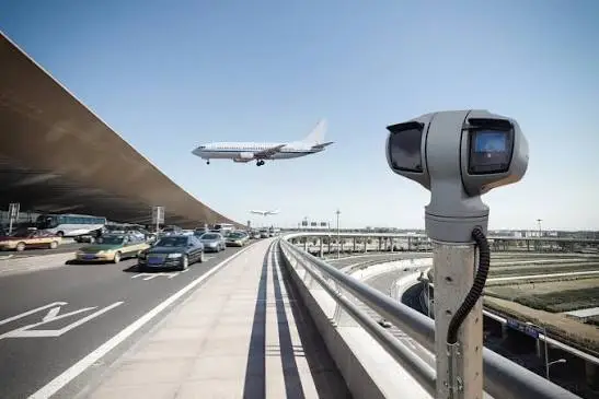 Câmaras com IA assumem controlo operacional em aeroportos - QTU Questões do Universo