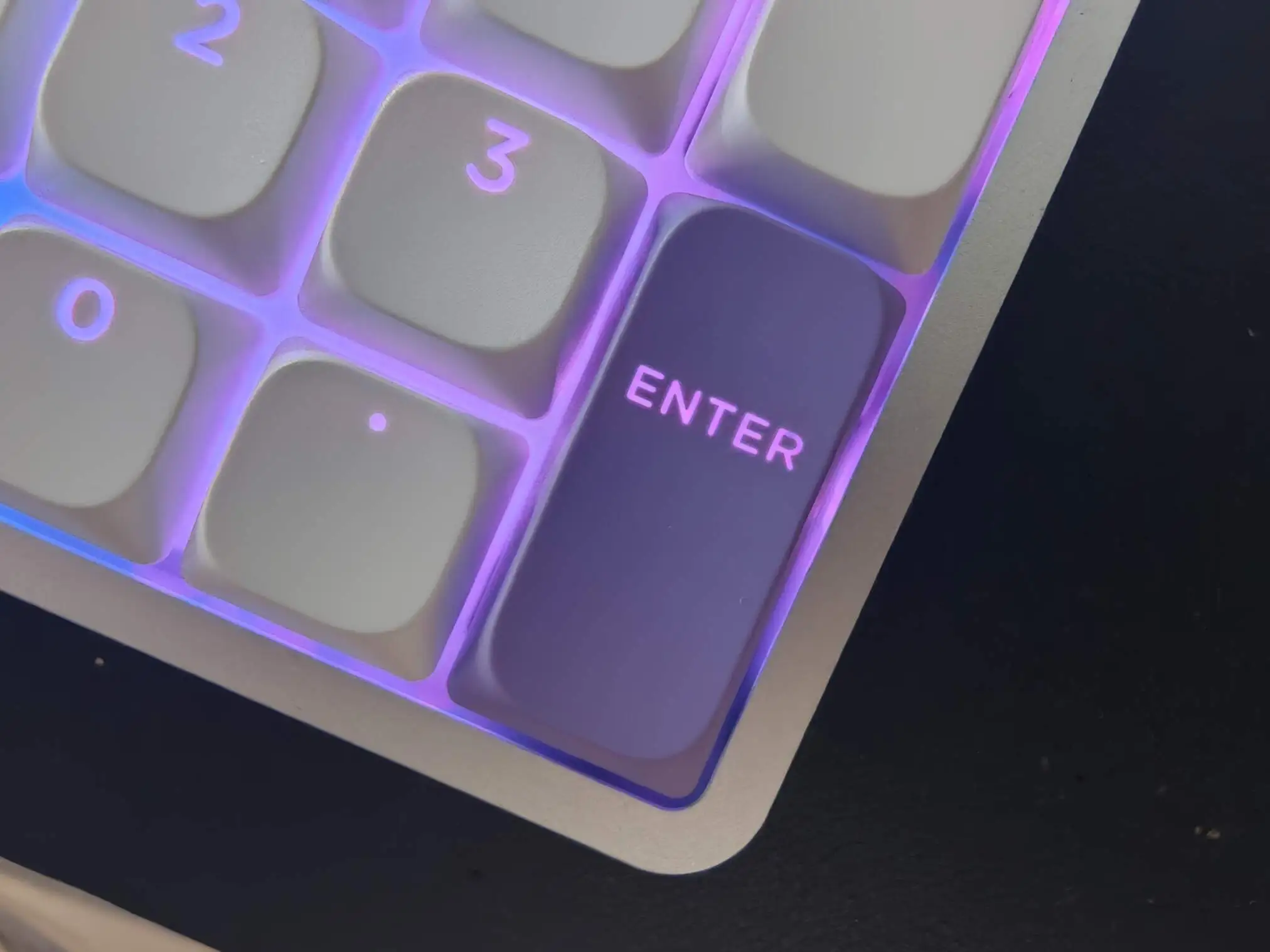 Análise EPOMAKER LUMA100: O Teclado Low-Profile Que Vai Mudar a Tua Mesa