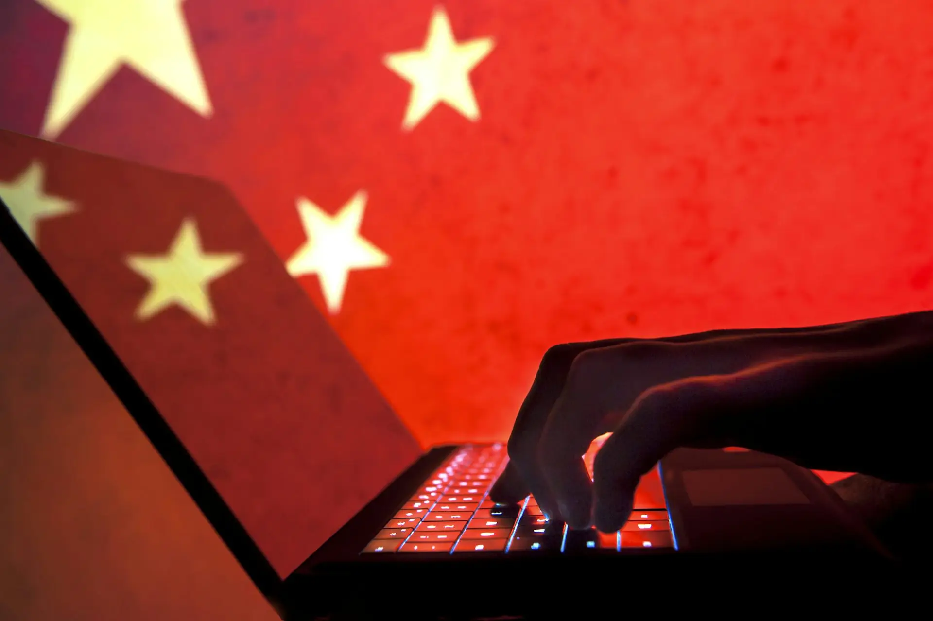 FBI desmantela rede chinesa usada em ataques a agências e infraestruturas dos EUA - QTU Questões do Universo
