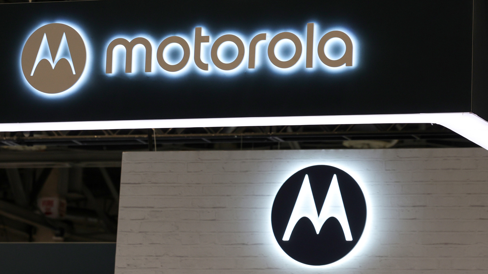 Motorola prepara Razr dobrável em formato livro para rivalizar com Galaxy Z Fold 8 e iPhone Duo