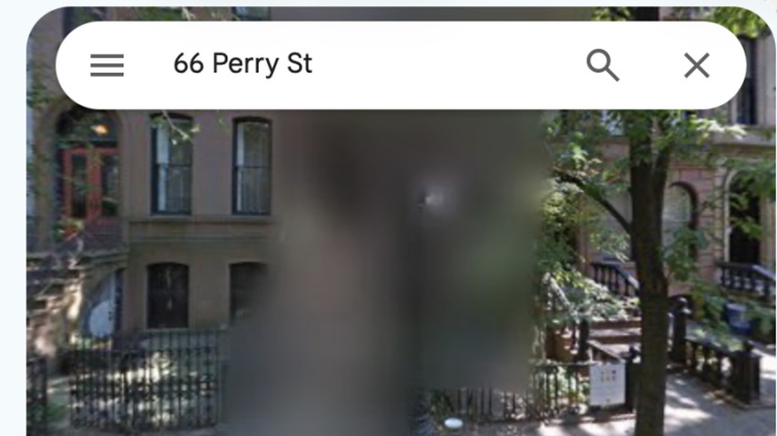 Porque é que algumas casas e locais aparecem desfocados no Google Maps?