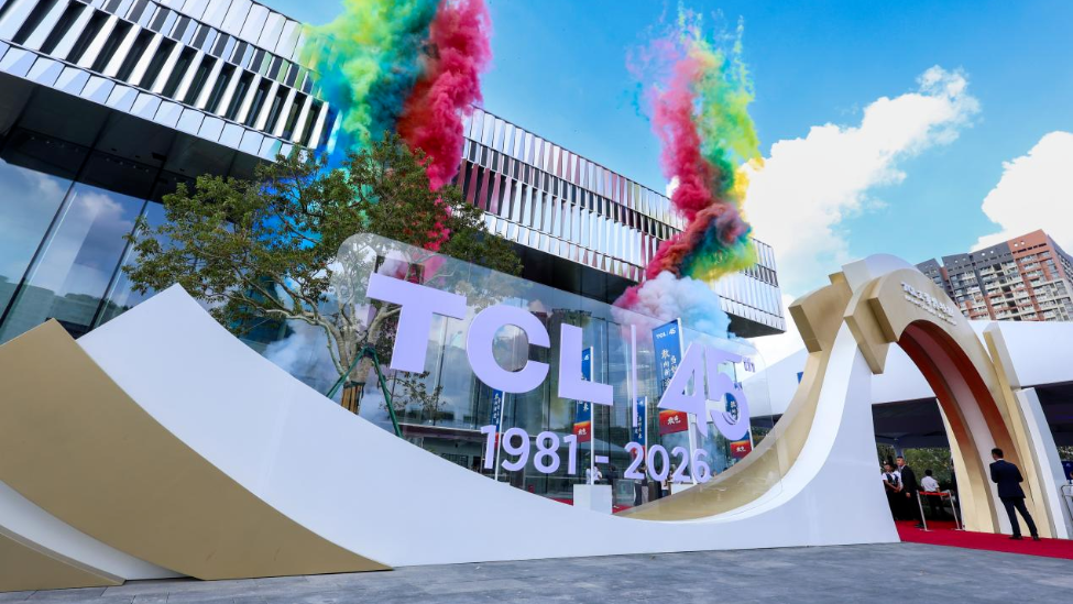 TCL celebra 45 anos e abre museu com 3.000 peças tecnológicas